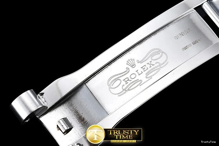 0213 RDD0207F – DayDate Compact 677